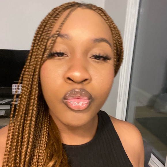 Meet Your Posher - Picture 3 of 3